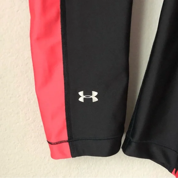 CLOSEOUT \Under Armour\• Compression Crop Leggings - Picture 5 of 16